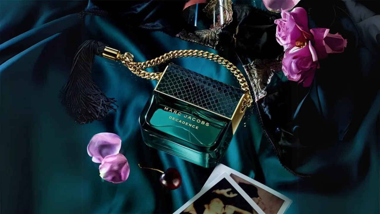 Review Nước Hoa Marc Jacobs Divine Decadence: Có Gì Hot?